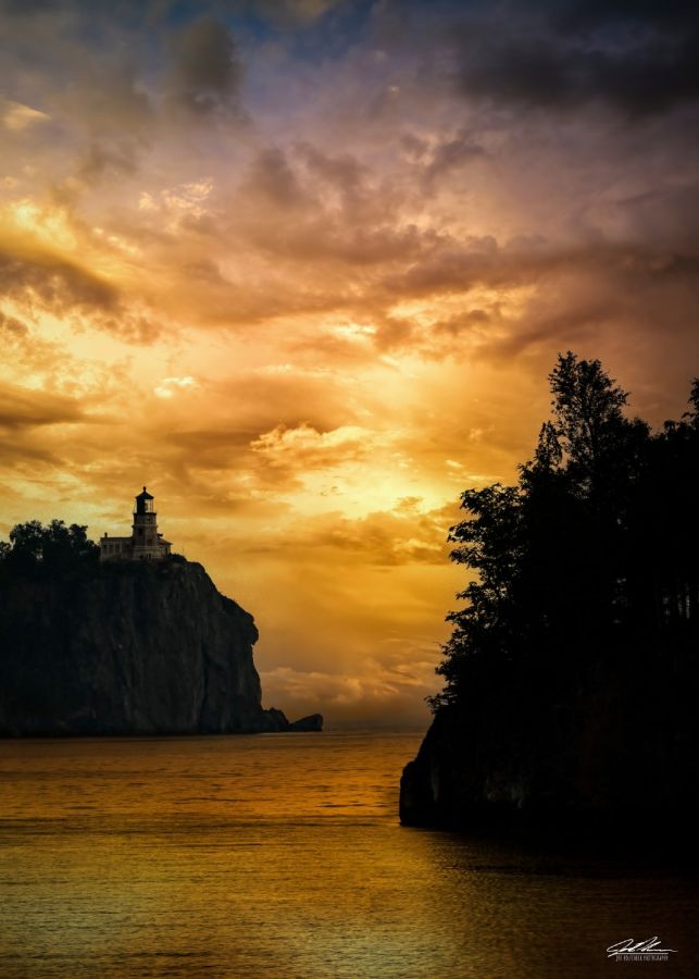 On the rocky North Shore cliffs, Split Rock Lighthouse still stands tall!